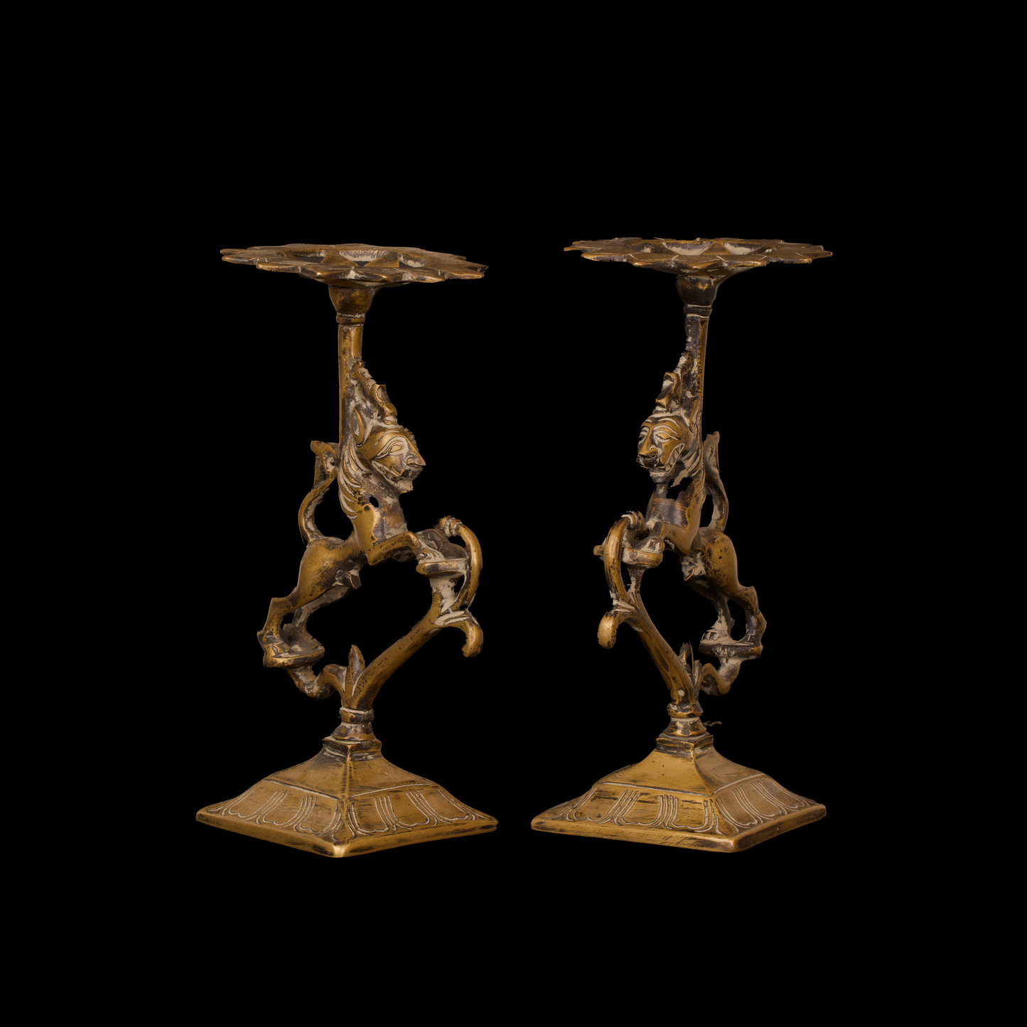 YALI CANDLE STAND 9"